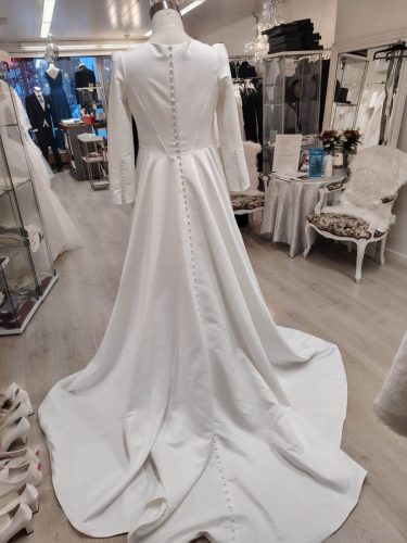 Monica Loretti koko Eu 44sisätää myös alushameen paketti